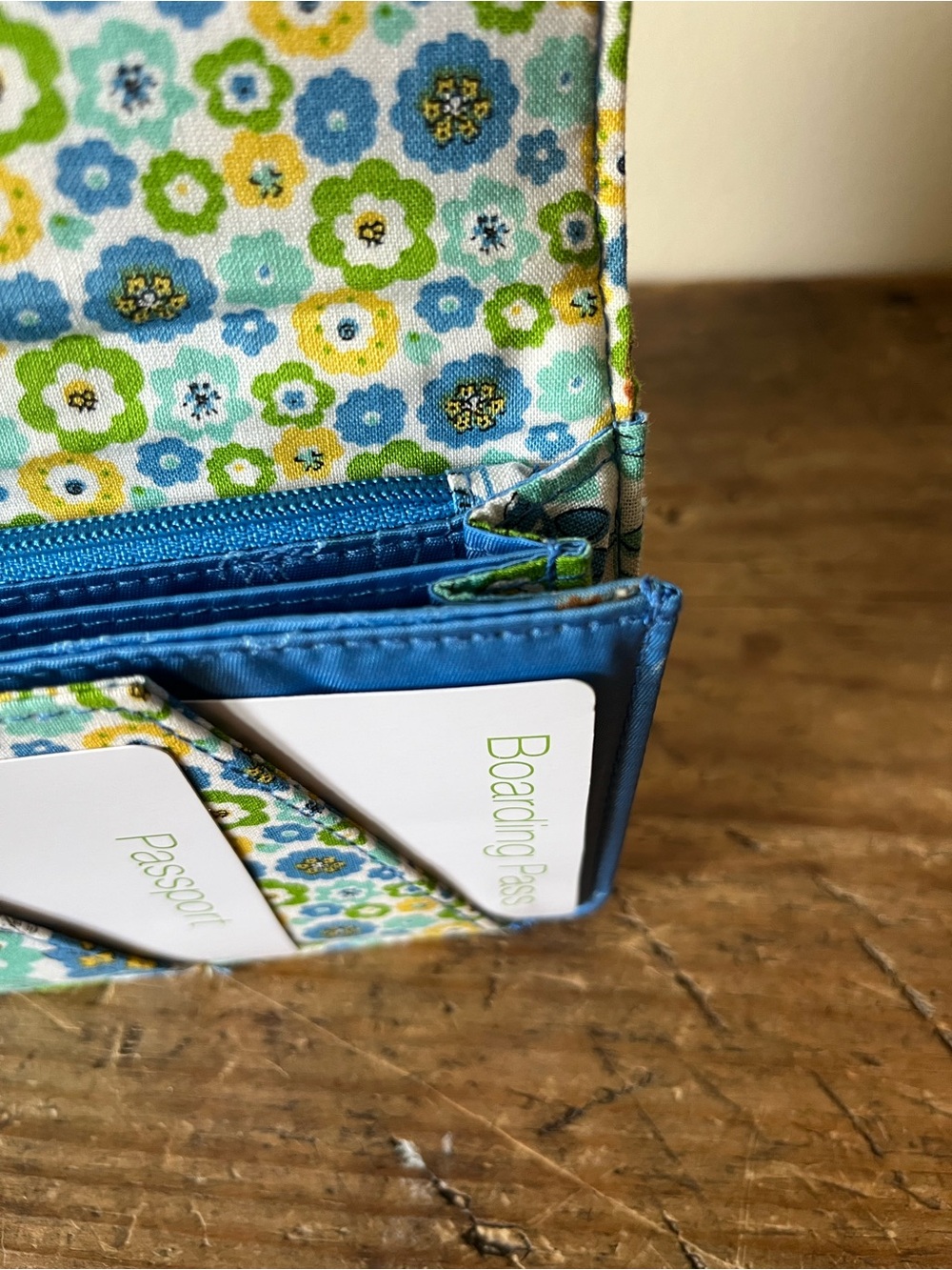 Vera Bradley NWT Quilted Travel Wallet English Meadow - Picture 15 of 15